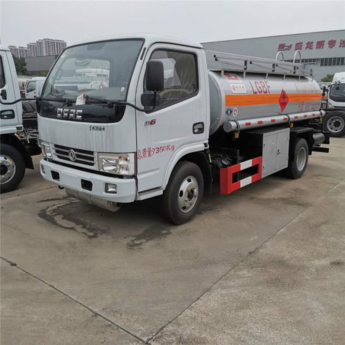 東風(fēng)流動(dòng)加油車與5噸油罐車 濮陽上戶服務(wù)全解析，助力攪拌車高效運(yùn)營